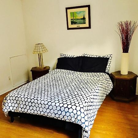 Stylish Montreal Apartment: Comfortable Stay In The Golden Square Mile מראה חיצוני תמונה