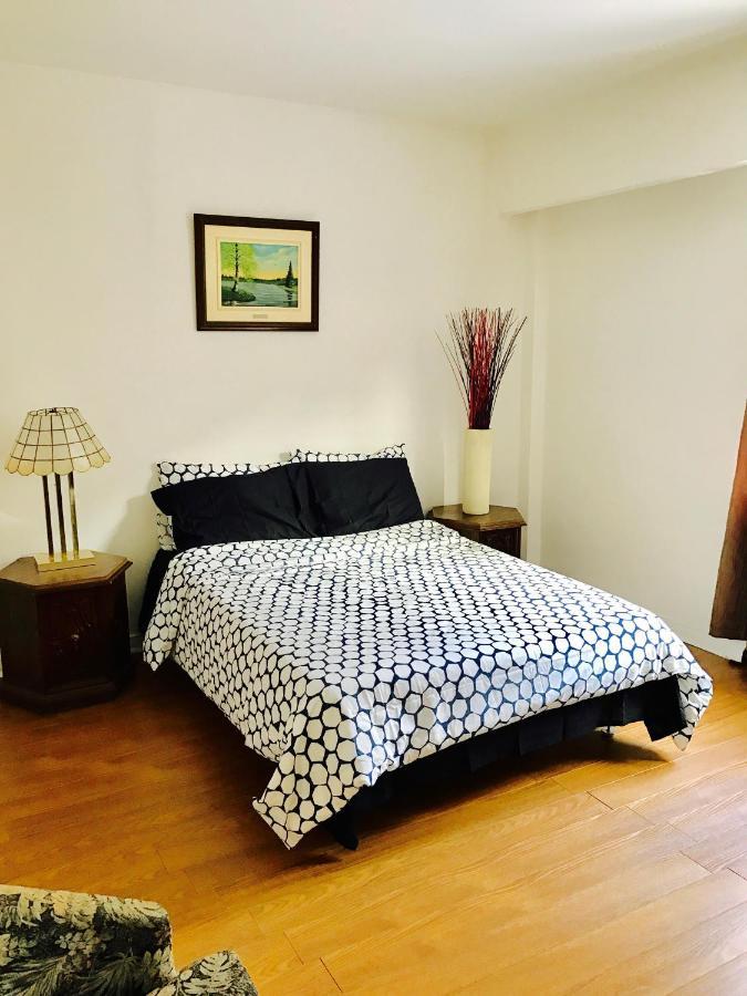 Stylish Montreal Apartment: Comfortable Stay In The Golden Square Mile מראה חיצוני תמונה